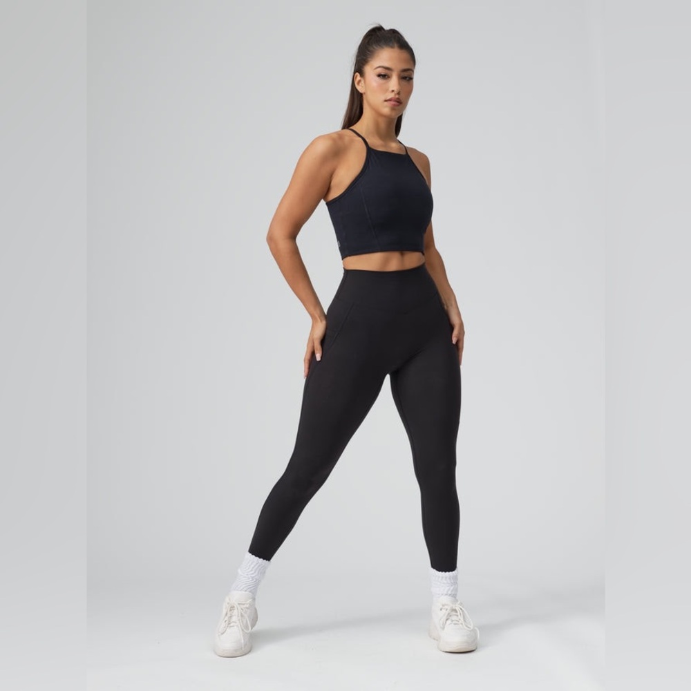 Buff bunny Ivy crop black